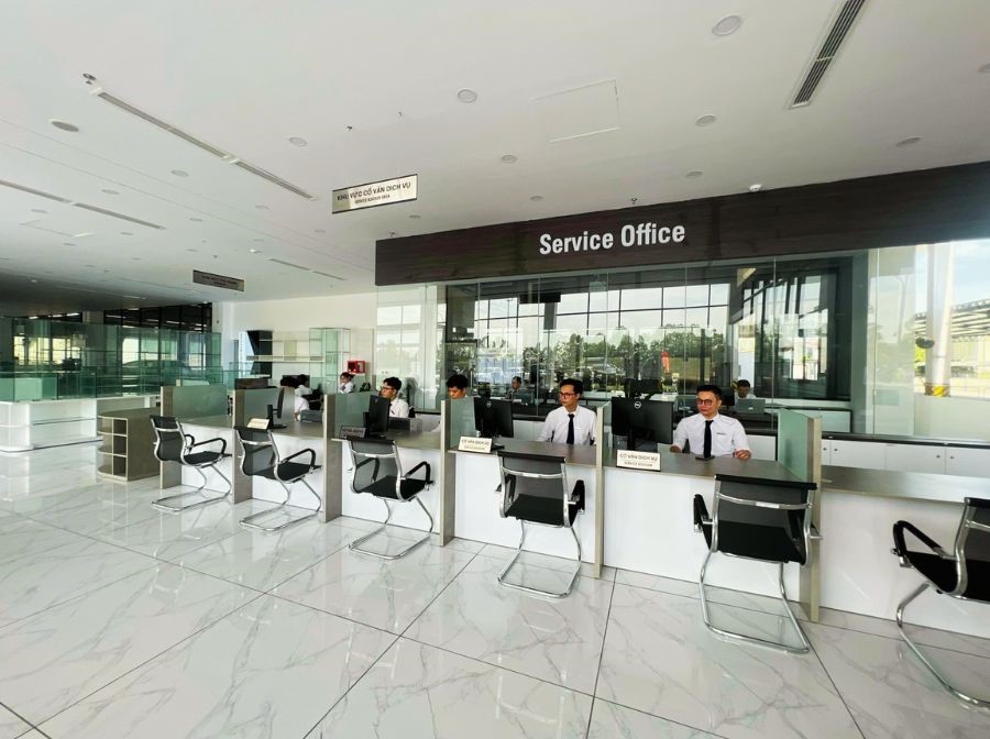 Sảnh lễ tân showroom Toyota Hùng Hải