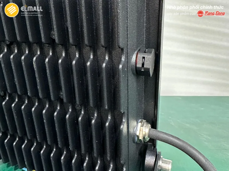 Đèn pha 50W Rạng Đông có van cân bằng áp suất