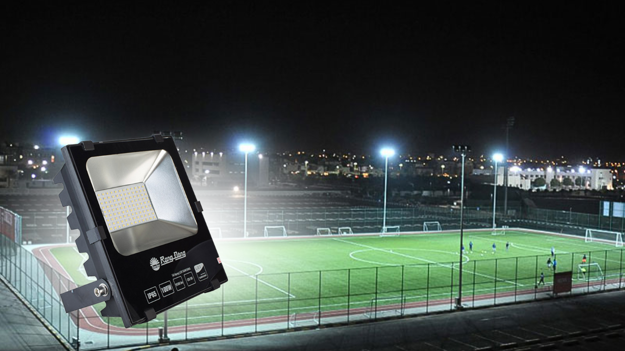 Đèn pha LED Rạng Đông D CP03L 100W 11 Đèn pha LED Rạng Đông D CP03L 100W lắp đặt ở sân thể thao ngoài trời
