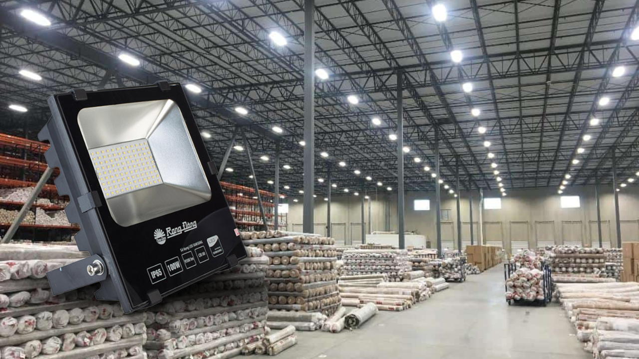 Đèn pha LED Rạng Đông D CP03L 100W 10 Đèn pha LED Rạng Đông D CP03L 100W được lắp đặt trong nhà máy, kho xưởng