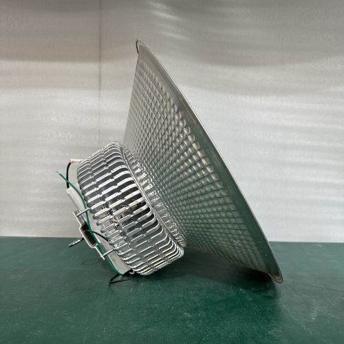 den nha xuong 120w goc nghieng