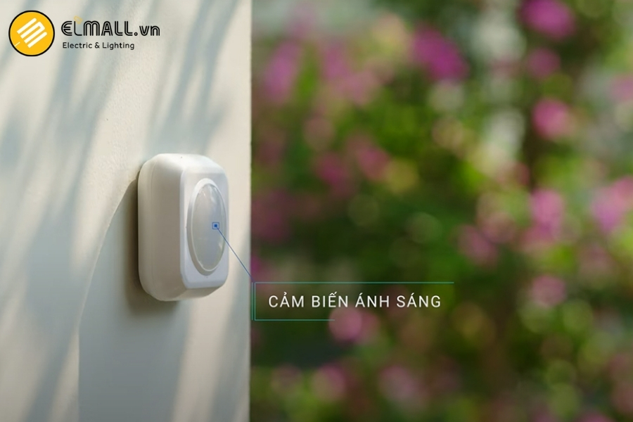 sử dụng cảm biến ánh sáng tự động