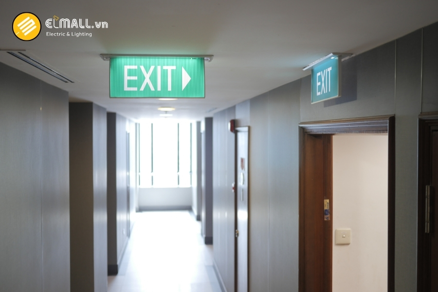 cách lắp đèn exit